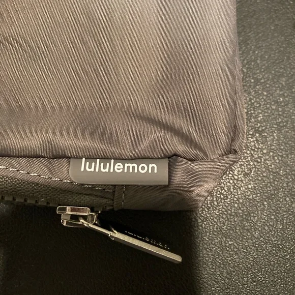 Lululemon Everywhere Belt Bag Fanny Pack Backpack Crossbody Bag Asphalt Grey 1L - Picture 3 of 11